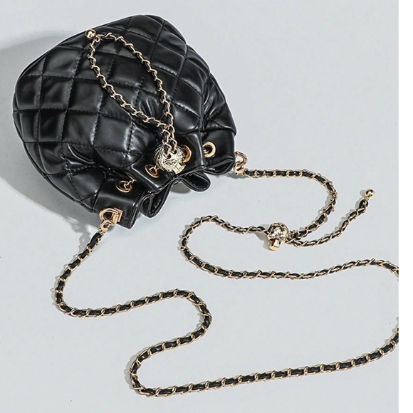 Luxe Vegan Leather Gold Tone Adjustable Chain Quilted Small Bucket Bag - Picture 5 of 11